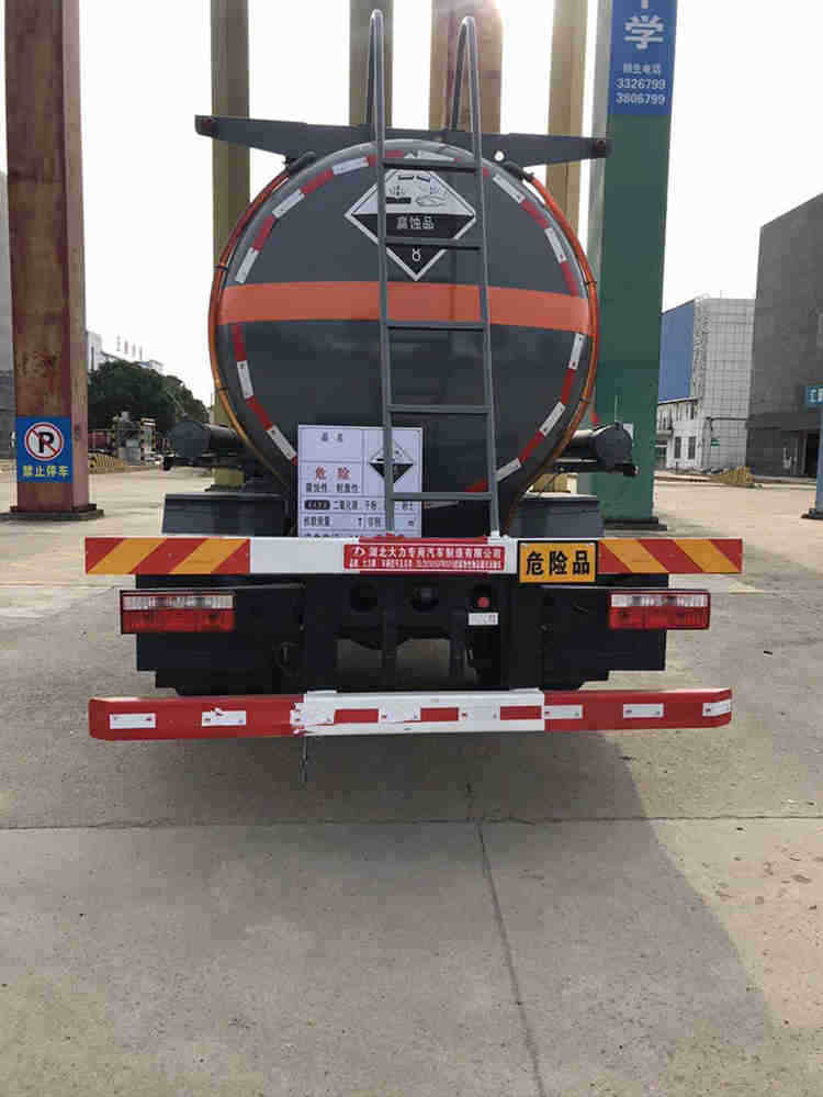 大力牌DLQ5181GFWXP6腐蚀性物品罐式运输车图片