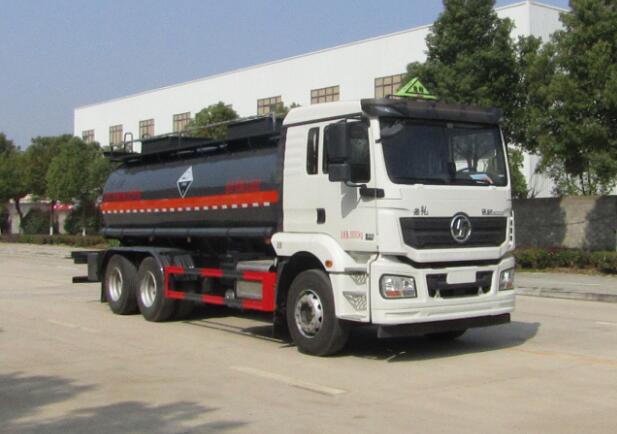 中汽力威牌HLW5260GFWS6腐蚀性物品罐式运输车图片